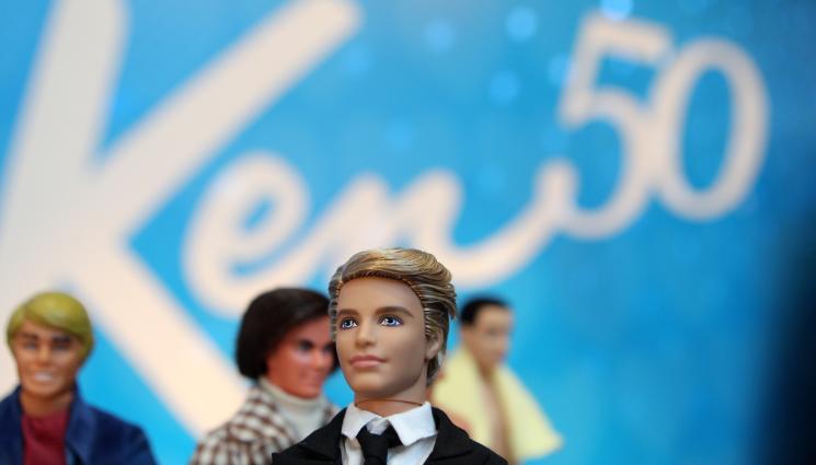 кукла Кен - Пускат бременен Кен на пазара за Коледа (ВИДЕО)