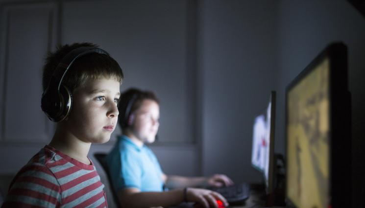 деца интернет - ШМЕНТИ КАПЕЛИ В МРЕЖАТА: Нов вид измама заплашва децата в интернет