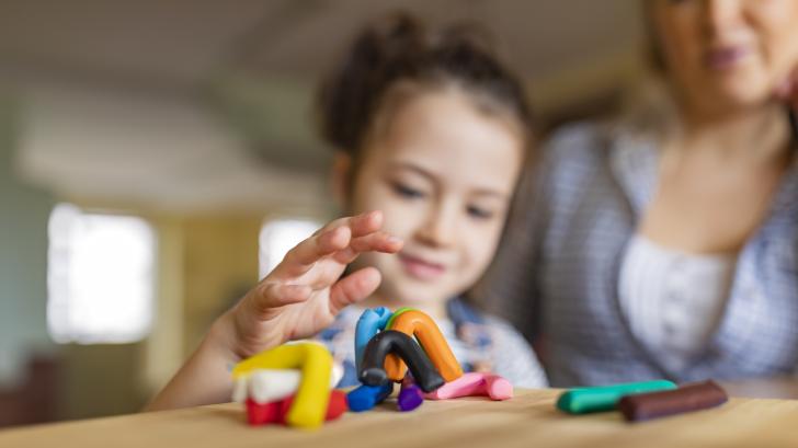 Игра с пластелин - невероятните умения, които развива у детето