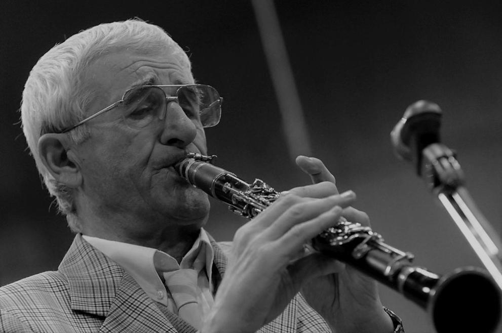 Роднини, близки и приятели от музикалната сцена ще се простят