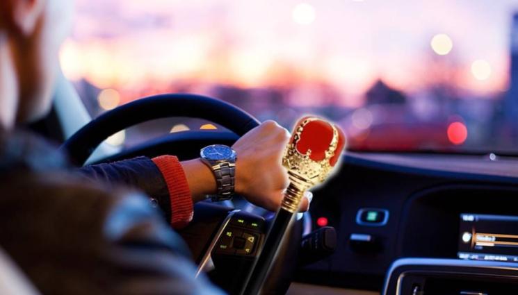 МЪЖ - ЧОВЕЩИНКА: Мъж се самозадоволява на метри от детска градина и ясла (ВИДЕО)