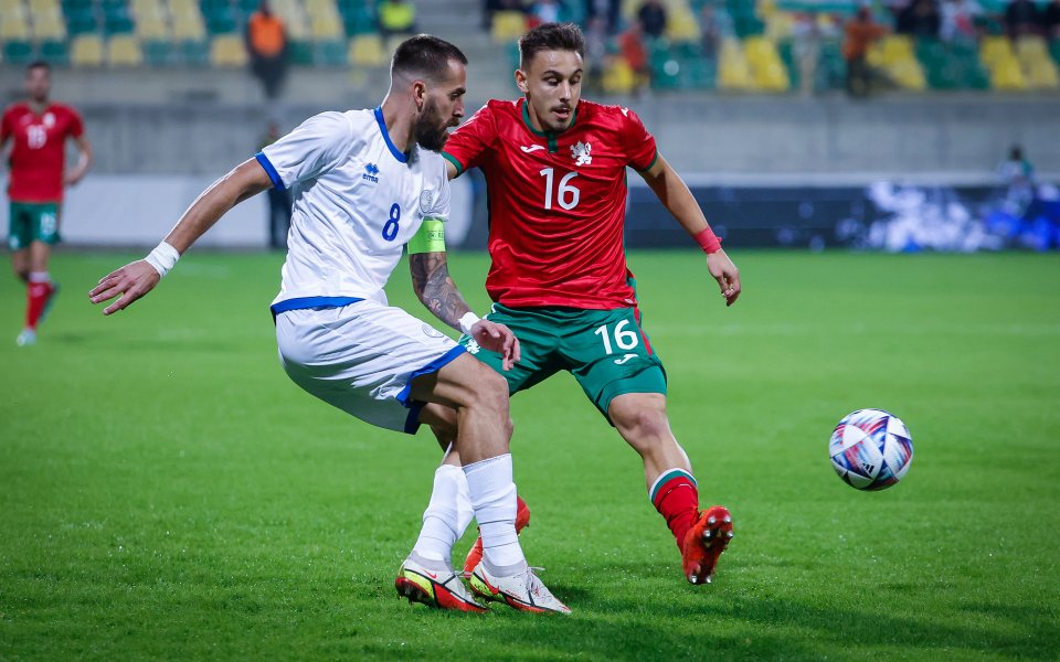 Кипър и България играят при 0:0 в контролна среща. На сайта  ще