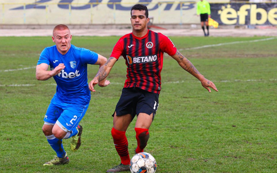 Локомотив София мина без проблеми през един от лидерите във