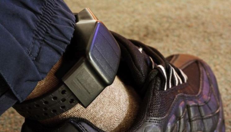 проследяваща гривна - СЛЕД СПЕЦАКЦИЯТА: Задържан за детско порно студент поиска проследяваща гривна.