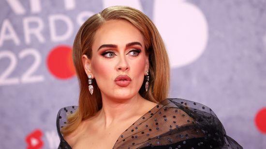 Adele е развила гъбична инфекция от носенето на оформящо бельо