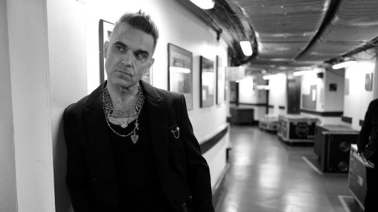 Robbie Williams защити участието си на Световното в Катар