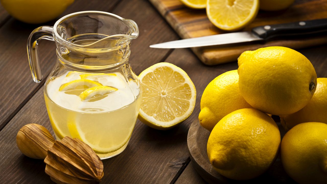 <p><strong>Лимони</strong></p>

<p>Лимонът има силни противовъзпалителни свойства и може да помогне за спиране на растежа на раковите клетки. Освен това има толкова витамин С, колкото портокалите.</p>