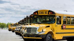 ЕС започва кампания за осигуряване на училищни автобуси за Украйна