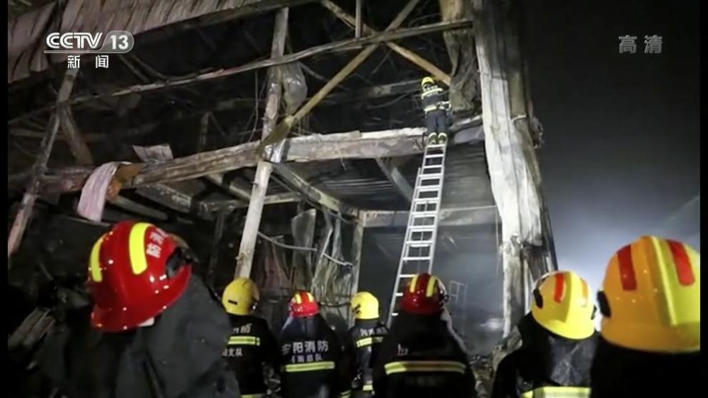 Трийсет и осем души загинаха при пожара в китайски завод,