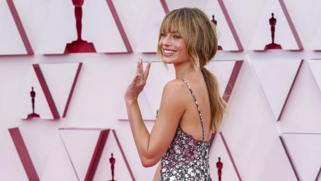 Марго Роби слиза от небето в първия тийзър за „Барби”