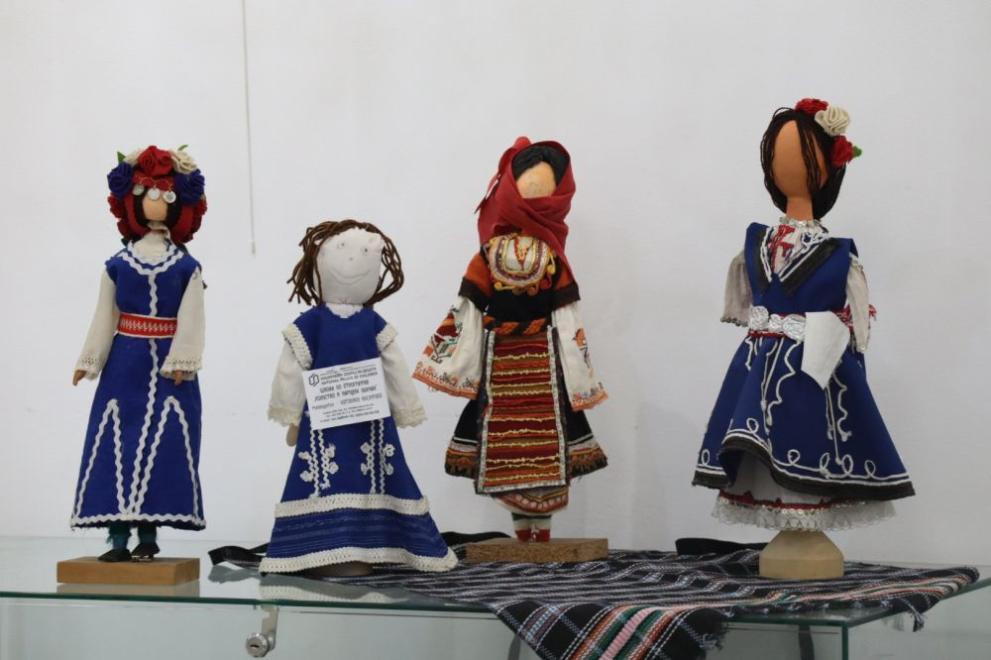 Koledari Risunka Кукли-коледари и сурвакари показват магията на българската народна ...