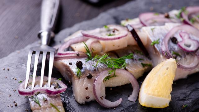 Диетолог: Херингата е полезна за възрастните хора