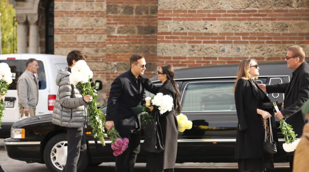 Изпратиха телевизионната легенда Анахид Тачева в последния й път (СНИМКИ)