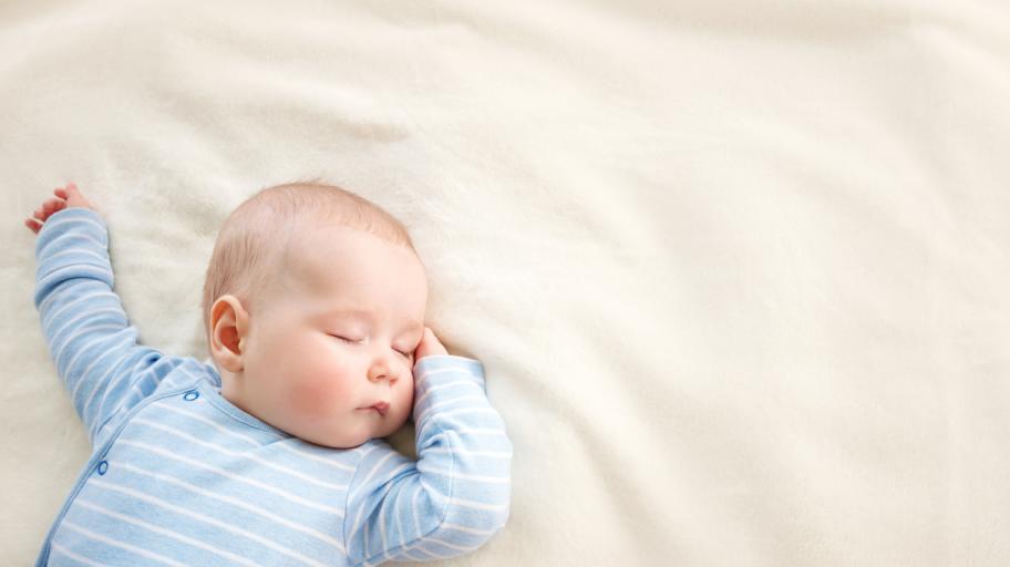 Научното обяснение: Сънуват ли бебетата и какво?