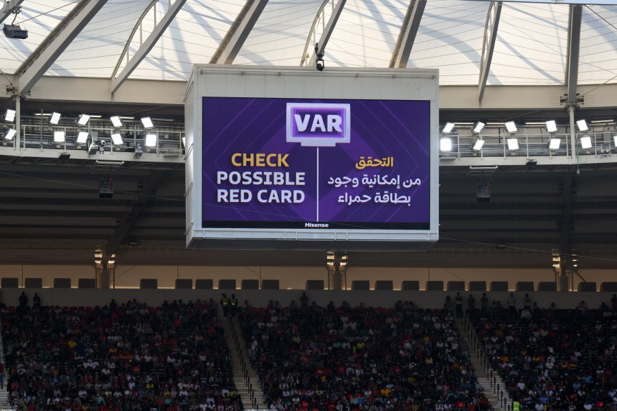 Уелс Иран Червен картон Хенеси Катар 20221