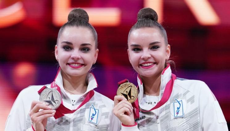 Сестри Аверини - Сестрите Аверини мръзнат на тъмно