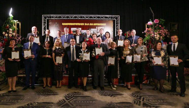 а - Юристи събраха над 22 000 лева за благотворителност