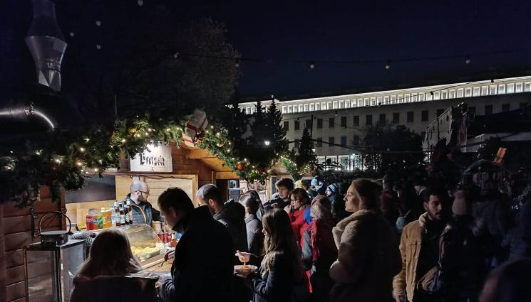 Спря тока на немския коледен базар - НА ТЪМНО: Спря токът  на немския коледен базар - Deutscher Weihnachtsmarkt (СНИМКИ)