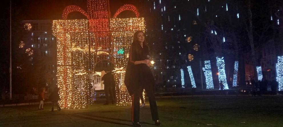 Пееща коледна улица зарадва варненци и гости на града на