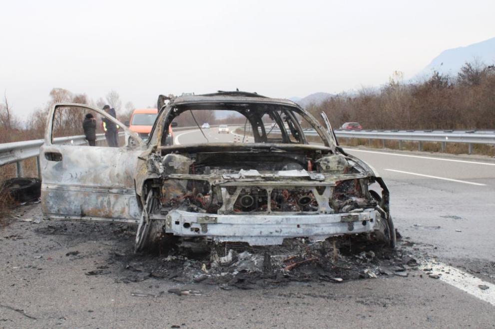 кола изгоряла на Струма