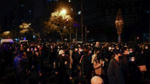 Демонстранти в Шанхай разгневени от строгите антивирусни мерки в Китай