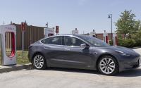 Tesla Model 3 зарядна станция електромобили