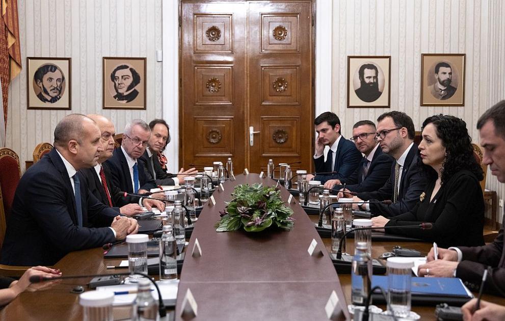  Президентите на България и Косово Румен Радев и Вьоса Османи-Садриу 