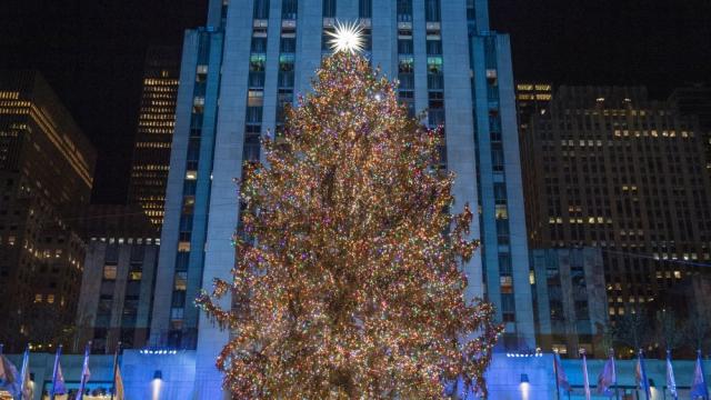 Грейнаха светлините на коледните елхи пред центъра „Рокфелер