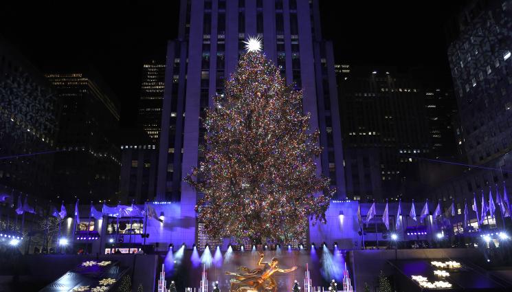 Рокфелер Плаза - КОЛЕДНА ПРИКАЗКА: Грейна елхата пред Рокфелер плаза в Ню Йорк (ВИДЕО)