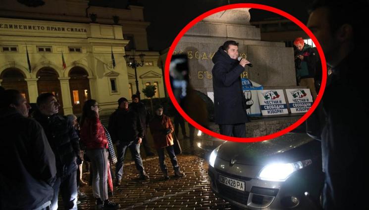 а - БЛОКАДА ПРЕД НС: Протестиращи затапиха движението пред парламента, негодуват срещу хартиената бюлетина (СНИМКИ и ВИДЕО)