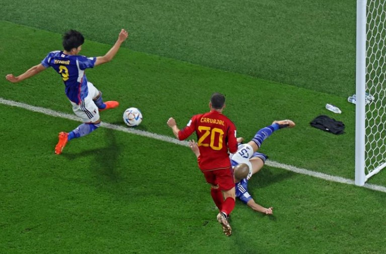 аут гол Испания Япония