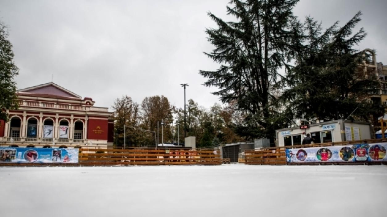 Ледената пързалка в Русе ще бъде открита утре