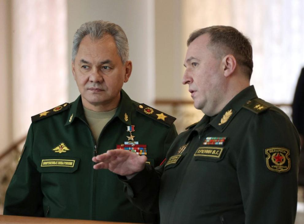 Министърът на отбраната на Русия Сергей Шойгу разговаря със своя