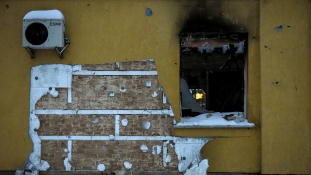 В опит за кражба: Изрязаха творба на Банкси от стена в Киев (СНИМКИ/ВИДЕО)