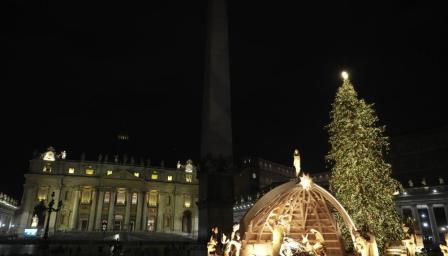 Грейнаха светлините на рождественските ясли пред Ватикана