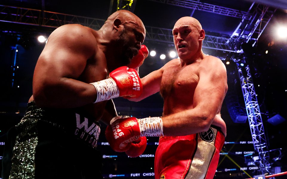 Титаничната битка между Тайсън Фюри и Дерек Чисора е в пети рунд. Циганския