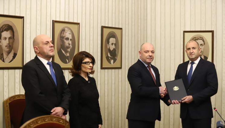 Герб - ИЗНЕНАДА: Неврохирург- кандидат за премиер на ГЕРБ (ВИДЕО)