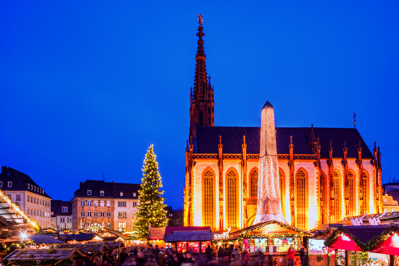 <p><strong>Коледен базар във Вюрцбург</strong></p>

<p>Вюрцбург, в германския регион Бавария, организира един от най-оживените коледни базари в страната, традиция, датираща от началото на 19 век.</p>
