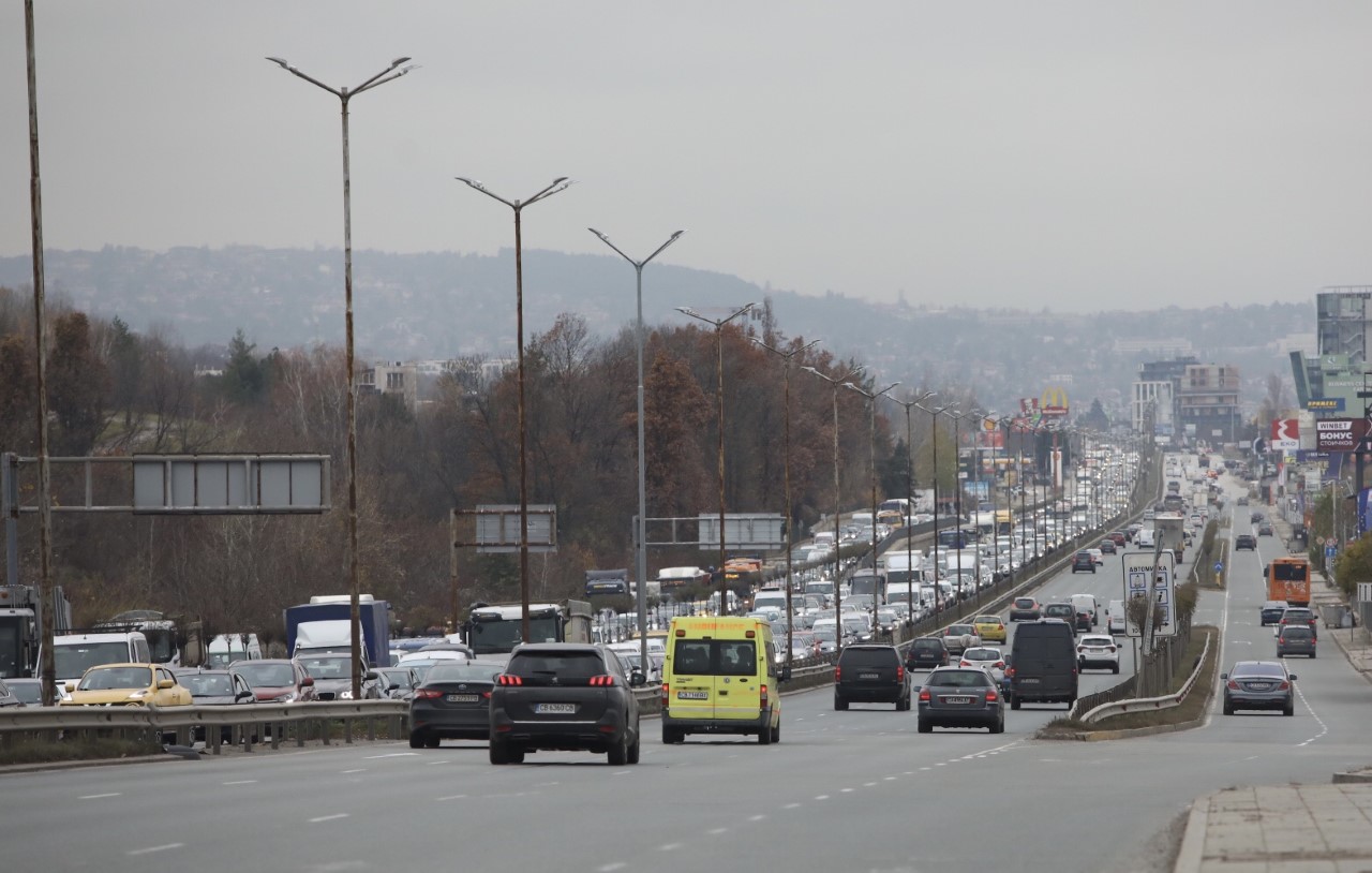 <p>Верижна катастрофа между шест автомобила и камион е станала на Околовръстния път на София. Петима са пострадали във верижната катастрофа.</p>