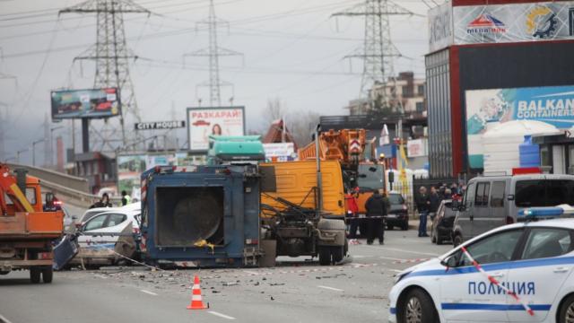 Блокада в София заради тежка верижна катастрофа с ранени (ГАЛЕРИЯ)