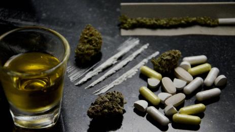 наркотици алкохол