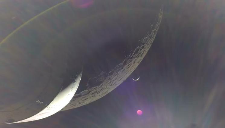 а - КЪМ ДОМА: Капсулата 