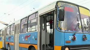 От днес в София тръгва специален коледен тролейбус с шофьор