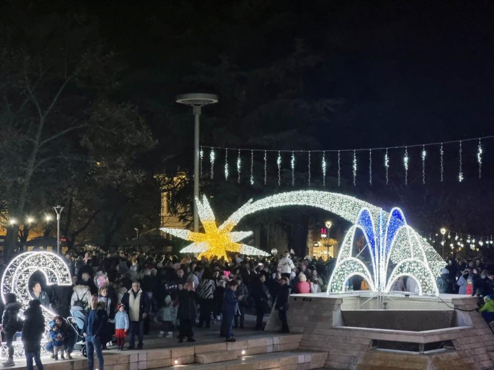 След Сливен и Ямбол постави коледна украса за десетки хиляди