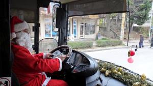 Коледният автобус отново пътува във Велико Търново От днес празнично