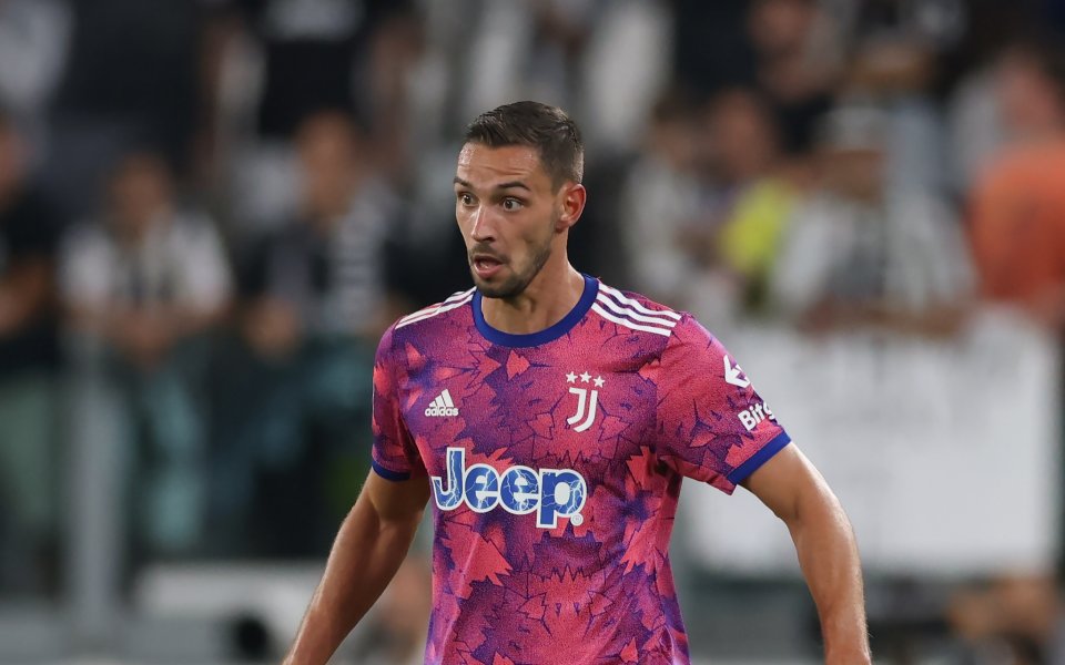 Защитникът на Ювентус - Матиа Де Шилио, е бил атакуван