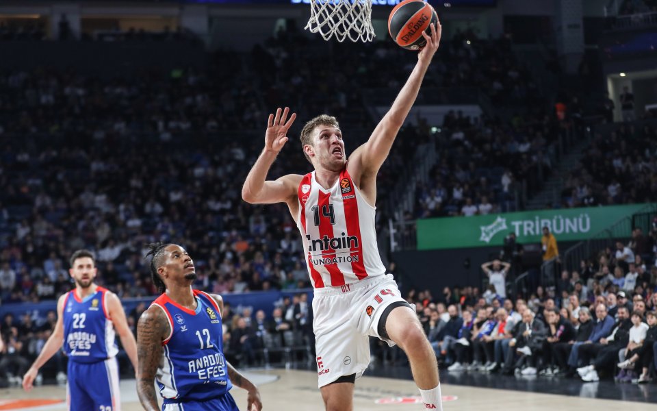 Олимпиакос и Александър Везенков посрещат италианския Виртус Болоня в двубой