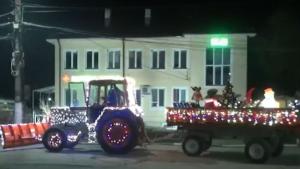 Коледен трактор радва жителите на русенското село Сандрово Машината е украсена