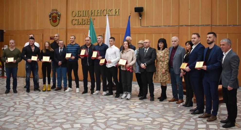 Най-добрите спортисти на Община Разград за отминаващата година получиха признание