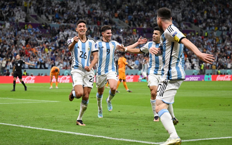 Нидерландия и Аржентина играят при 0:2 в четвъртфинал на Мондиал